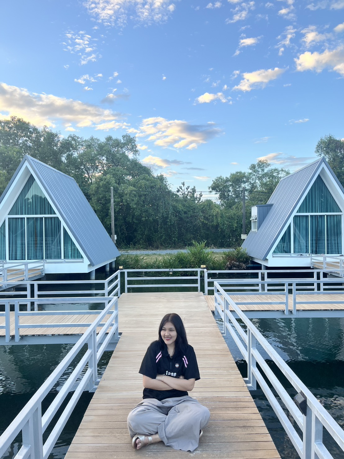 บ้านพักกลางน้ำ Little Forest